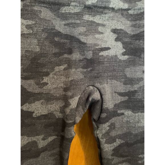 Spanx Camo Ankle Length Legging Gray Black Women's Size XL Workout Pants - Picture 5 of 6